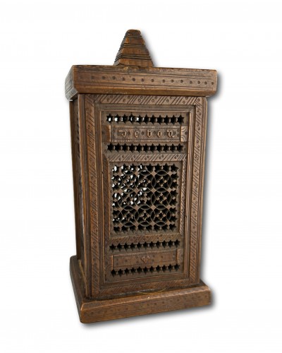 Pierced Boxwood Casket Inscribed Ie le donne de bon cœur - 