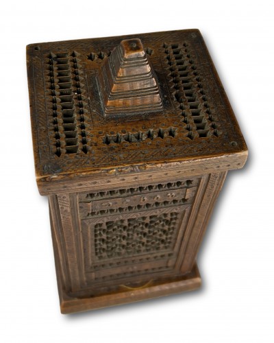  - Pierced Boxwood Casket Inscribed Ie le donne de bon cœur