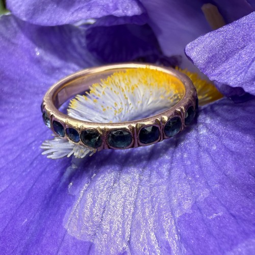 Georgian Sapphire Eternity Ring, England early 19th century. - 