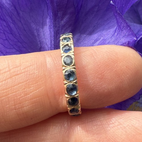 Antiquités - Georgian Sapphire Eternity Ring, England early 19th century.