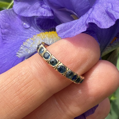Antiquités - Georgian Sapphire Eternity Ring, England early 19th century.