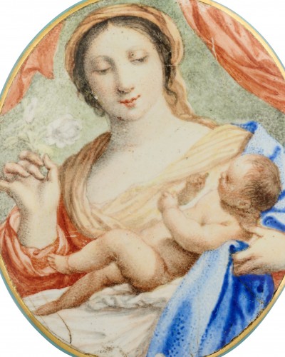 XVIIe siècle - Pendentif médaillon en or et émail représentant la Vierge à l'Enfant