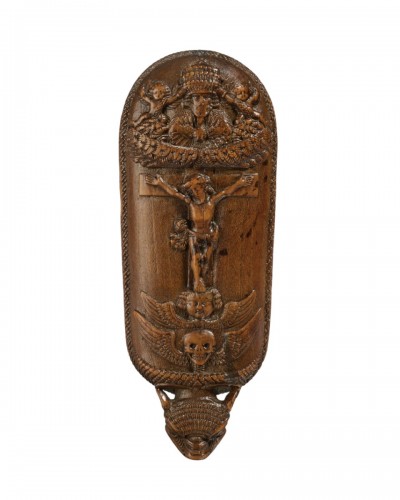 Râpe à tabac ornée de la Crucifixion et du Jugement dernier. France, XVIIe siècle.