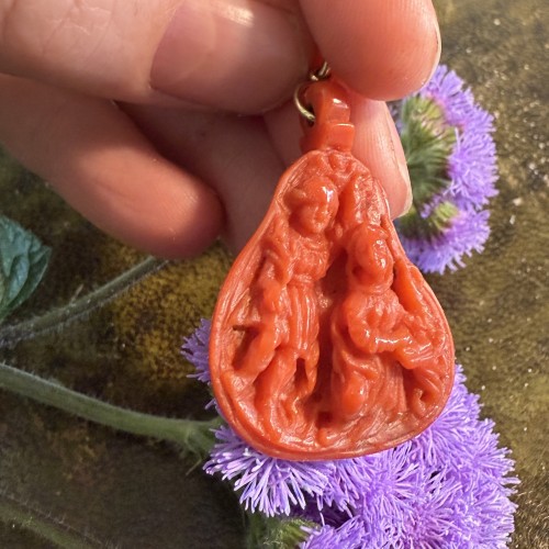 XVIIe siècle - Pendentif dévotionnel double face en corail et or