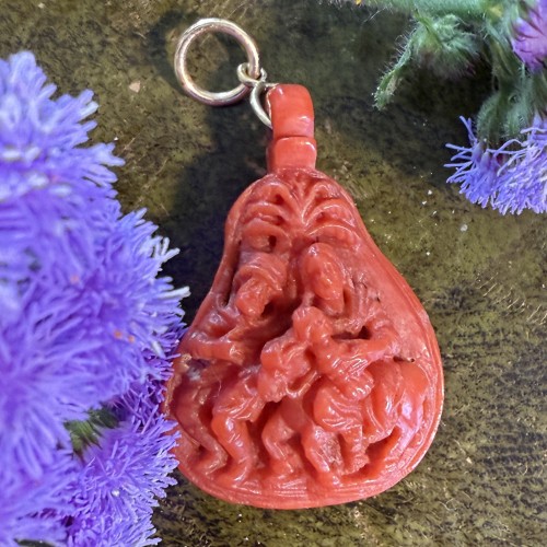 Antiquités - Pendentif dévotionnel double face en corail et or