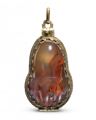 Agate and Silver-Gilt Crabs’ Eye Pendant of an Acorn. German, 17th century.