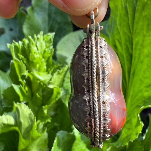 Bijouterie, Joaillerie  - Pendentif en agate et vermeil en forme de gland. Allemagne, XVIIe siècle.