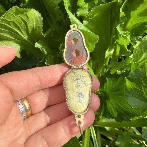 XVIIe siècle - Pendentif en agate et vermeil en forme de gland. Allemagne, XVIIe siècle.