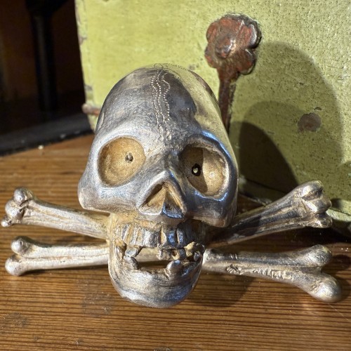 Antiquités - Silver Skull and Crossbones from the Base of a Crucifix, Italy17th century