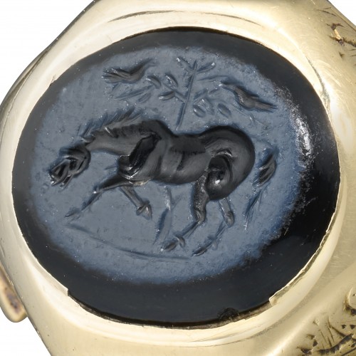 19th Century Gold Ring with an Roman Nicolo Intaglio of a Horse.  - Antique Jewellery Style 