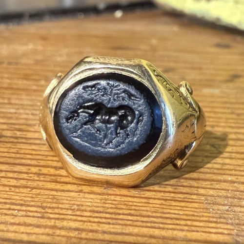  - 19th Century Gold Ring with an Roman Nicolo Intaglio of a Horse. 