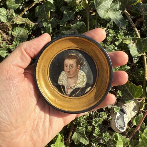Antiquités - Portrait Miniature of a North Italian Noblewoman Wearing a Veil c.1580s–90