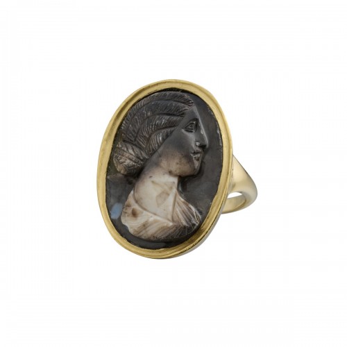 Gold Ring with a Roman Calcified Onyx Cameo of a Young Woman