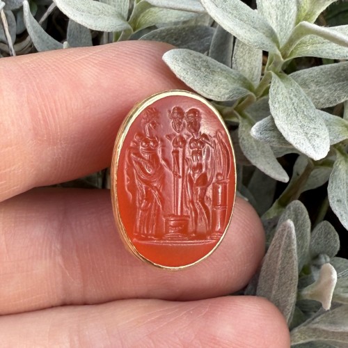 Antiquités - Gold fob seal with Renaissance intaglio of herm and figures