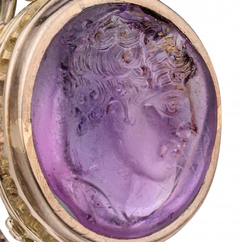 19th-Century Gold Ring.with Greek Hellenistic Amethyst Intaglio of a Youth, - Antique Jewellery Style 