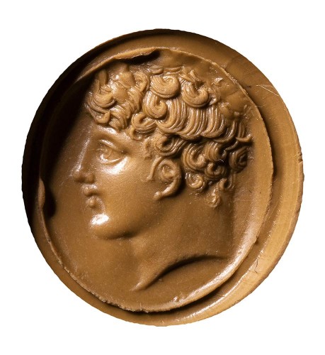 Antique Jewellery  - 19th-Century Gold Ring.with Greek Hellenistic Amethyst Intaglio of a Youth,