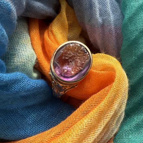  - 19th-Century Gold Ring.with Greek Hellenistic Amethyst Intaglio of a Youth,