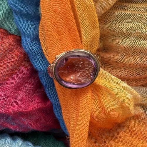 Antiquités - 19th-Century Gold Ring.with Greek Hellenistic Amethyst Intaglio of a Youth,