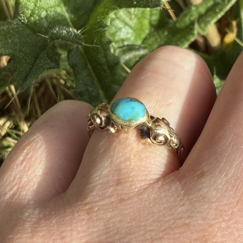 Gold Ring Set with a Cabochon Turquoise, Western Europe early 17th century - 