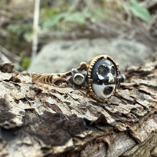 Bijouterie, Joaillerie  - Bague de mascarade dissimulant l'inscription d'un amant. vers 1760