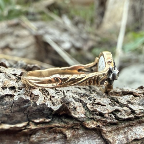 Bague de mascarade dissimulant l'inscription d'un amant. vers 1760 - Matthew Holder