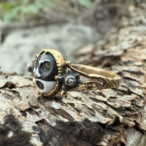  - Bague de mascarade dissimulant l'inscription d'un amant. vers 1760