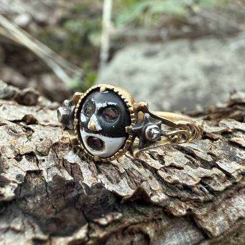 Antiquités - Bague de mascarade dissimulant l'inscription d'un amant. vers 1760