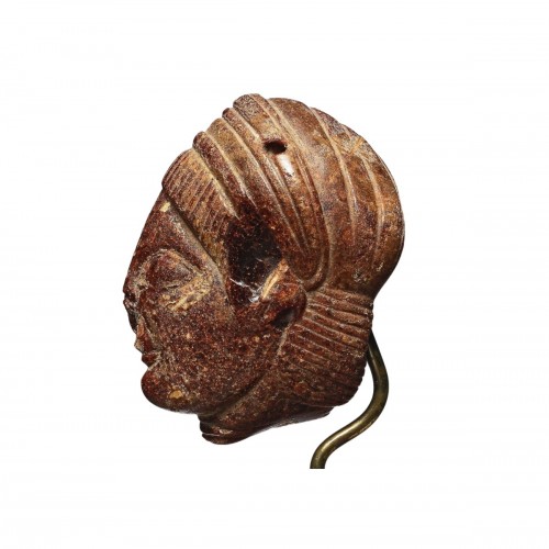 Pendentif tête en ambre étrusque - Étrurie vers le Ve siècle av. J.-C.