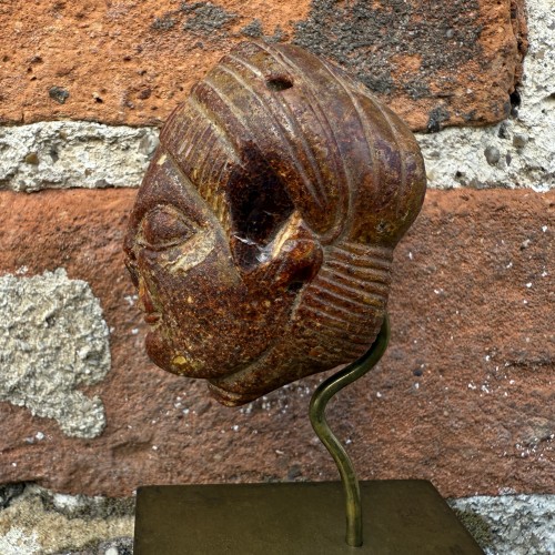  - An Etruscan Amber Head Pendant - Etruria circa 5th century B.C. 