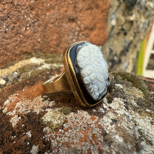 Antique Jewellery  - Gold Ring Set with a 19th Century Sardonyx Cameo of Medusa. 