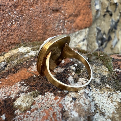 19th century - Gold Ring Set with a 19th Century Sardonyx Cameo of Medusa. 