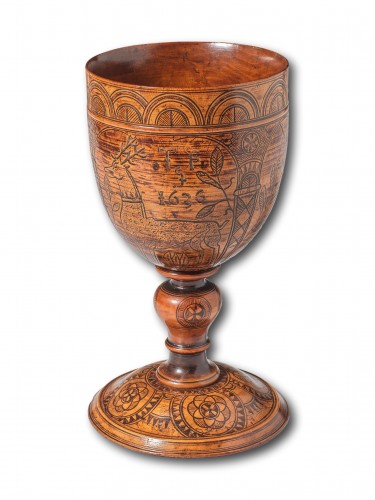 An Engraved Turned Wooden Cup, England dated 1636 - Collectibles Style 