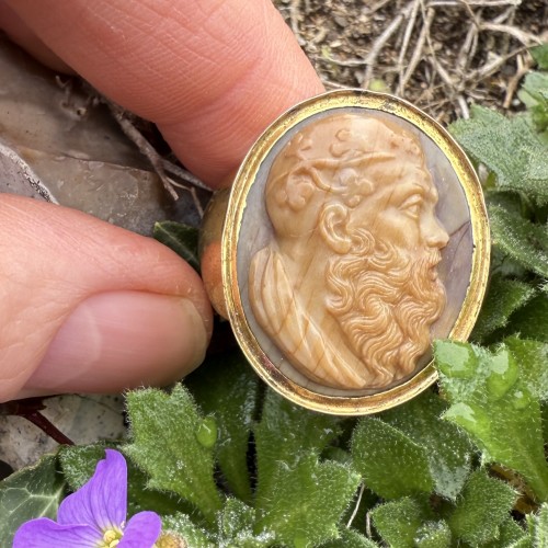 A Cameo Ring Depicting Bacchus, Italy or England circa 1800–1820 - 