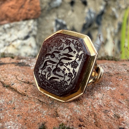 Gold Ring with a Persian Inscribed Carnelian Intaglio dated 1179 AH / 1765  - 