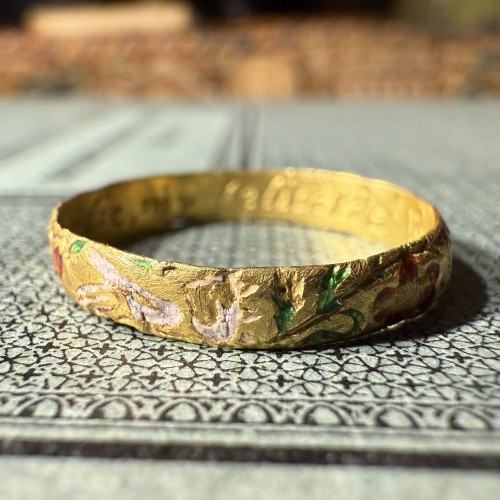 17th century - Enamelled Gold Posy Ring “thy constancie, my felicitie”. England, 17th century
