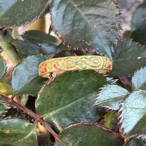 Antiquités - Enamelled Gold Posy Ring “thy constancie, my felicitie”. England, 17th century