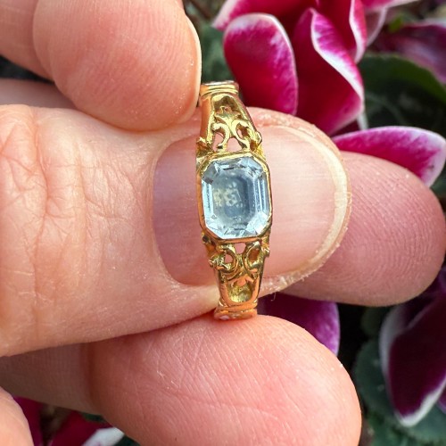 Bijouterie, Joaillerie Bagues - Bague de deuil en cristal Stuart ornée de motifs Memento Mori, Angleterre XVIIIe siècle