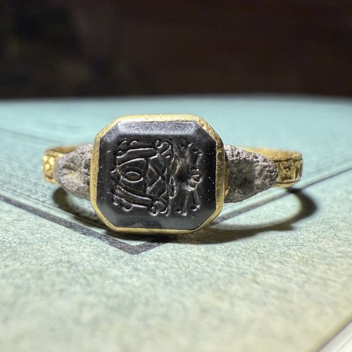Antique Jewellery  - Early Eighteenth-Century Gold Mourning Ring with Monogram and Vanitas