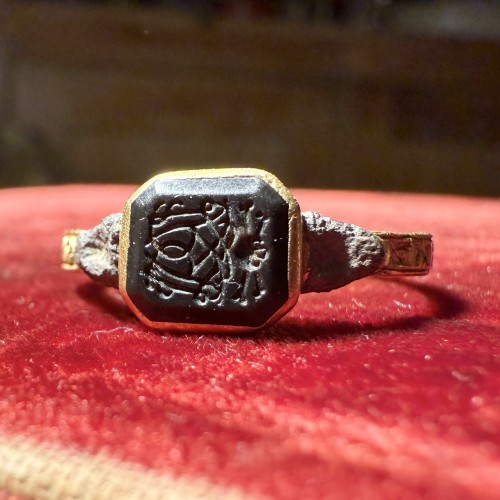 Antiquités - Early Eighteenth-Century Gold Mourning Ring with Monogram and Vanitas