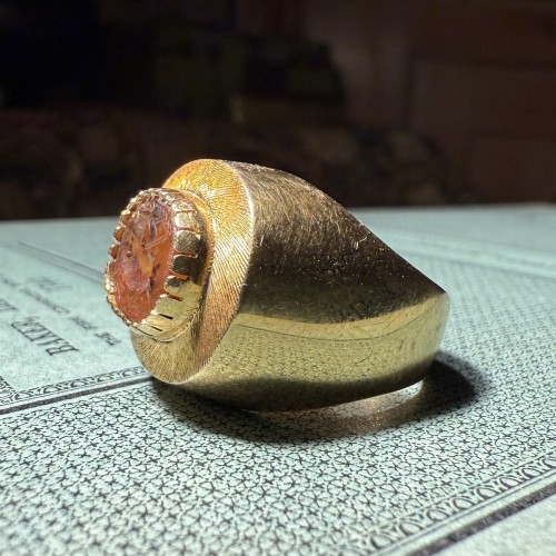 Antiquités - Gold Ring Set with an Ancient Carnelian Scarab Depicting a Deer Hunt.