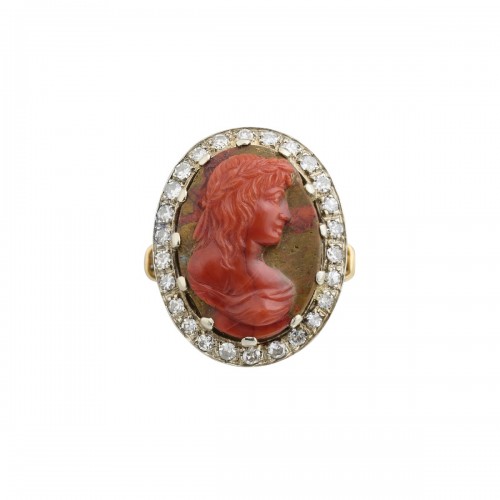 Bague camée en pierre dure représentant une muse classique. Italie, XVIIIe siècle.