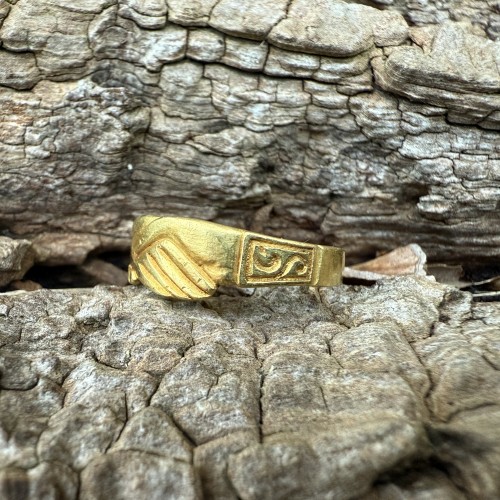 Bague Fede en or de haut carat, Angleterre ou Europe occidentale XVIIe-XVIIIe siècle - Matthew Holder