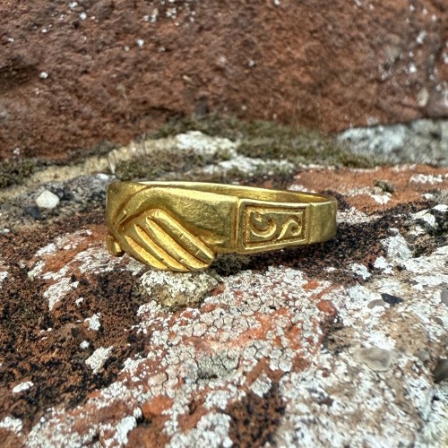 Bague Fede en or de haut carat, Angleterre ou Europe occidentale XVIIe-XVIIIe siècle - 