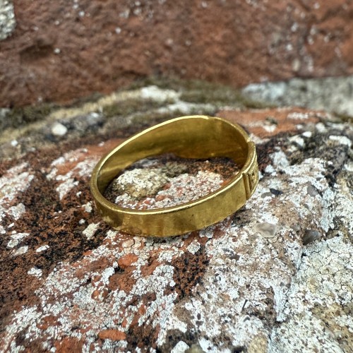 Antiquités - Bague Fede en or de haut carat, Angleterre ou Europe occidentale XVIIe-XVIIIe siècle
