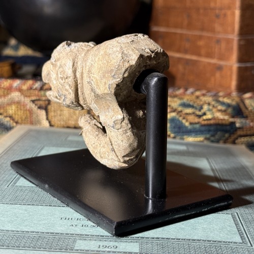 <= 16th century - Anthropomorphic Lead Spout in the Form of a Dog. England 16th century