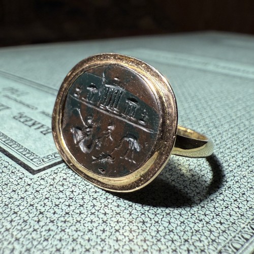 Antiquités - Gold Ring with a Roman Magical Jasper Intaglio Roman,1st–2nd century AD. 