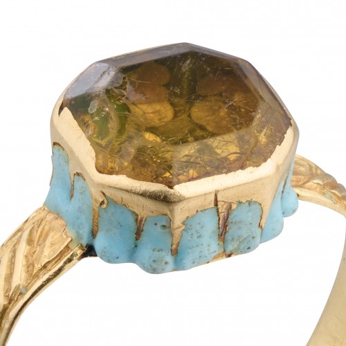 Gold Ring with Enamelled Bezel and Table-Cut Paste, England mid-17th century - Antique Jewellery Style 