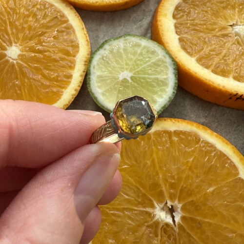 Antique Jewellery  - Gold Ring with Enamelled Bezel and Table-Cut Paste, England mid-17th century
