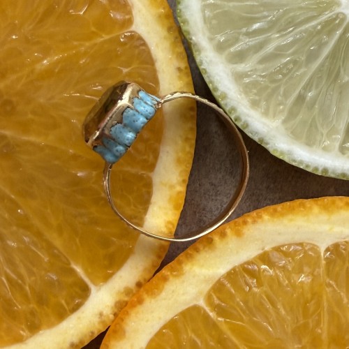 Antiquités - Gold Ring with Enamelled Bezel and Table-Cut Paste, England mid-17th century