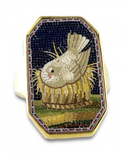 Ring with micromosaic of a dove, manner of Raffaelli. Italian, 18th century - 